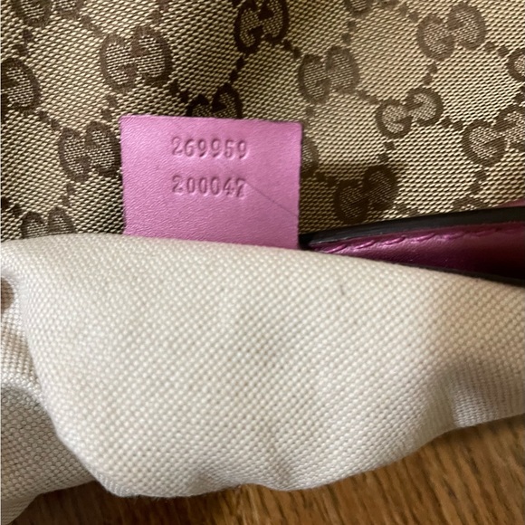 Gucci GG Canvas Heartbit Small Hobo Bag - Picture 4 of 16